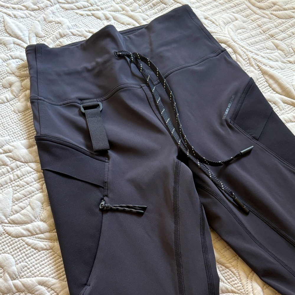 Lululemon Cargo high rise hiking pant